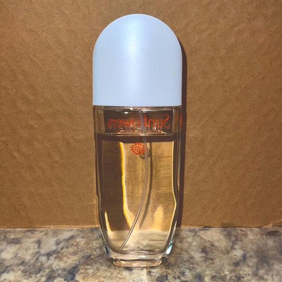 Sunflowers Dream Petals by
Elizabeth Arden 3.3fl oz 100ml
Spray Eau De Toilette - Picture 3 of 5